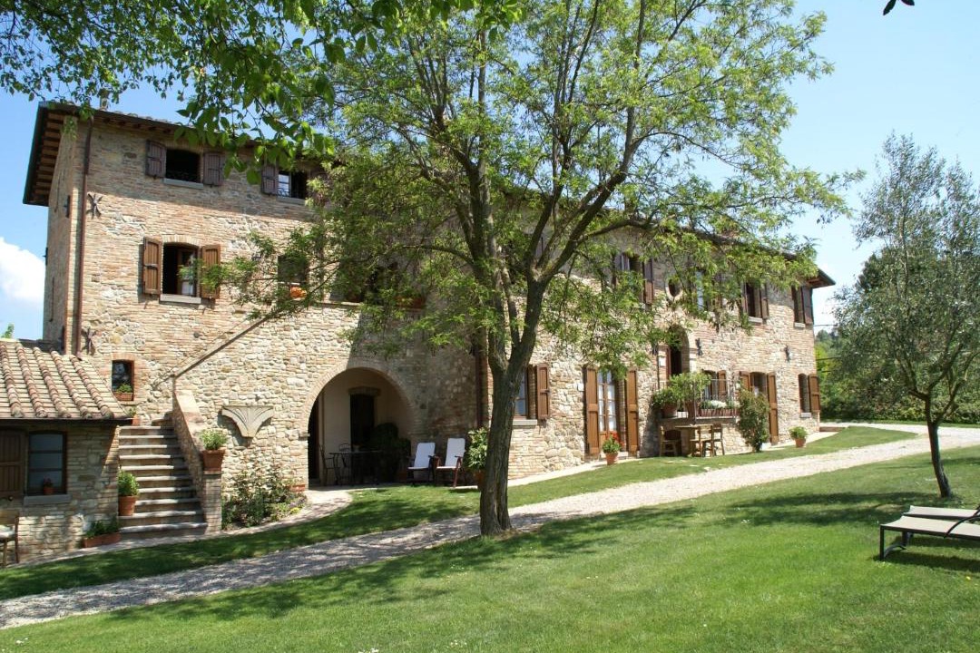 Photo of Others in Montone