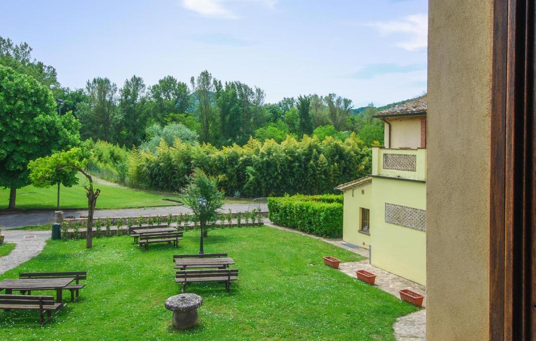 Photo of Others in Montone