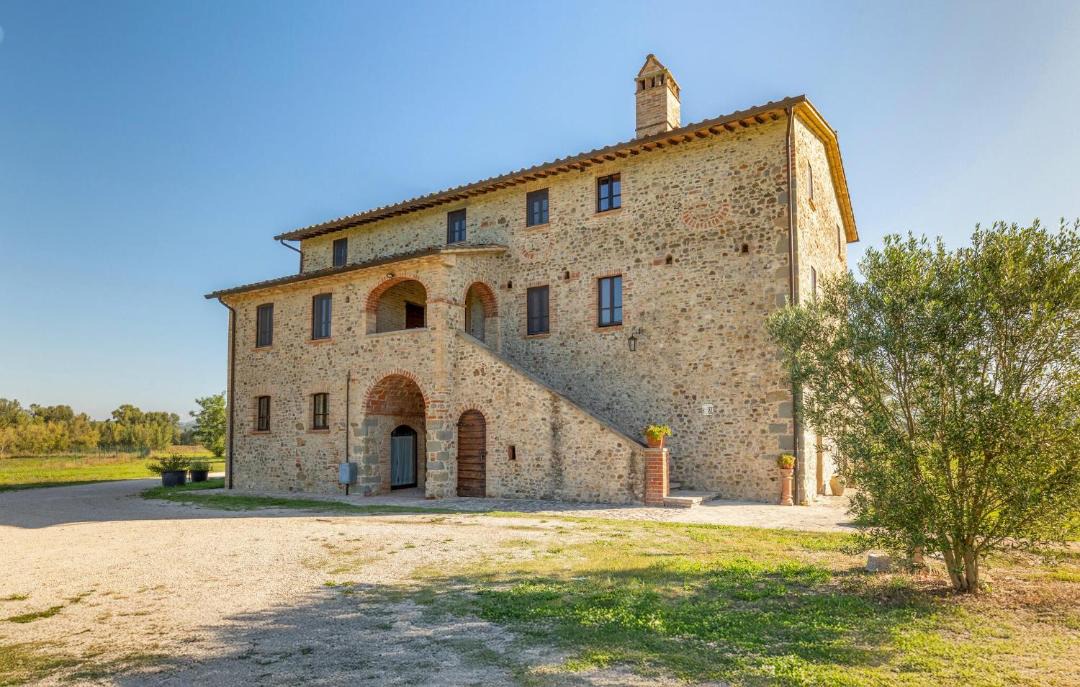 Photo of Others in Montone