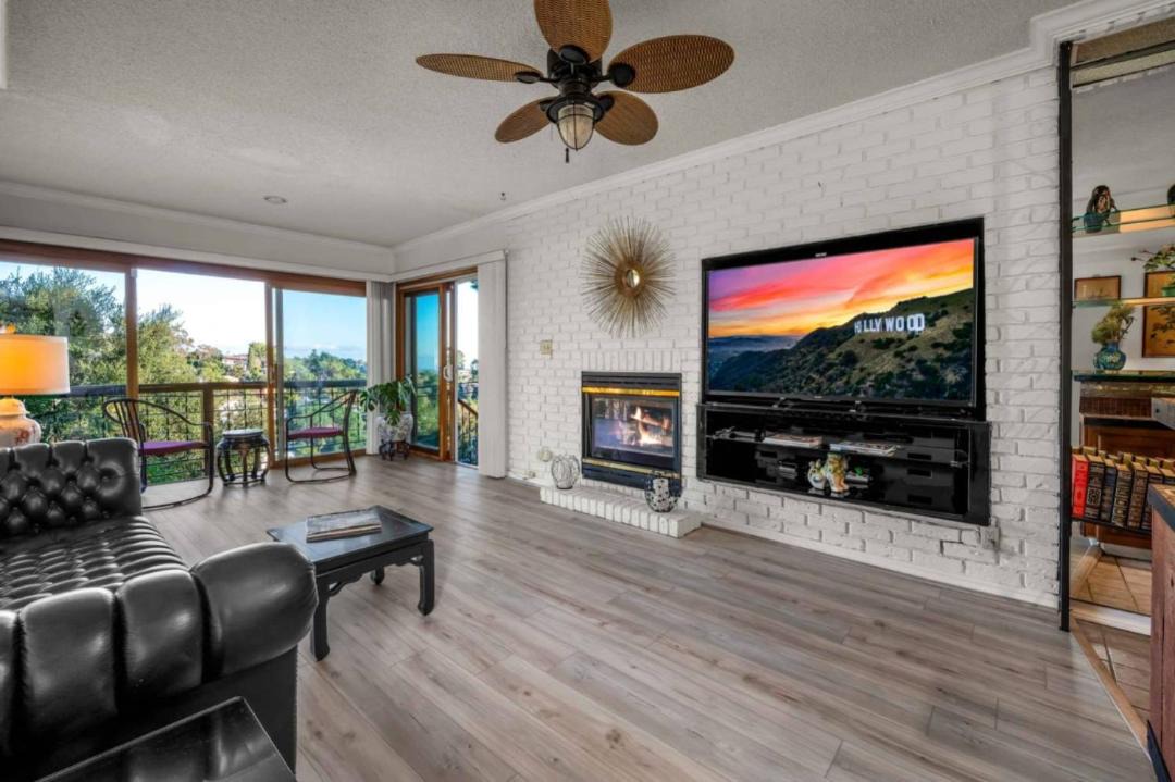 Photo of Livingroom in Hollywoodland