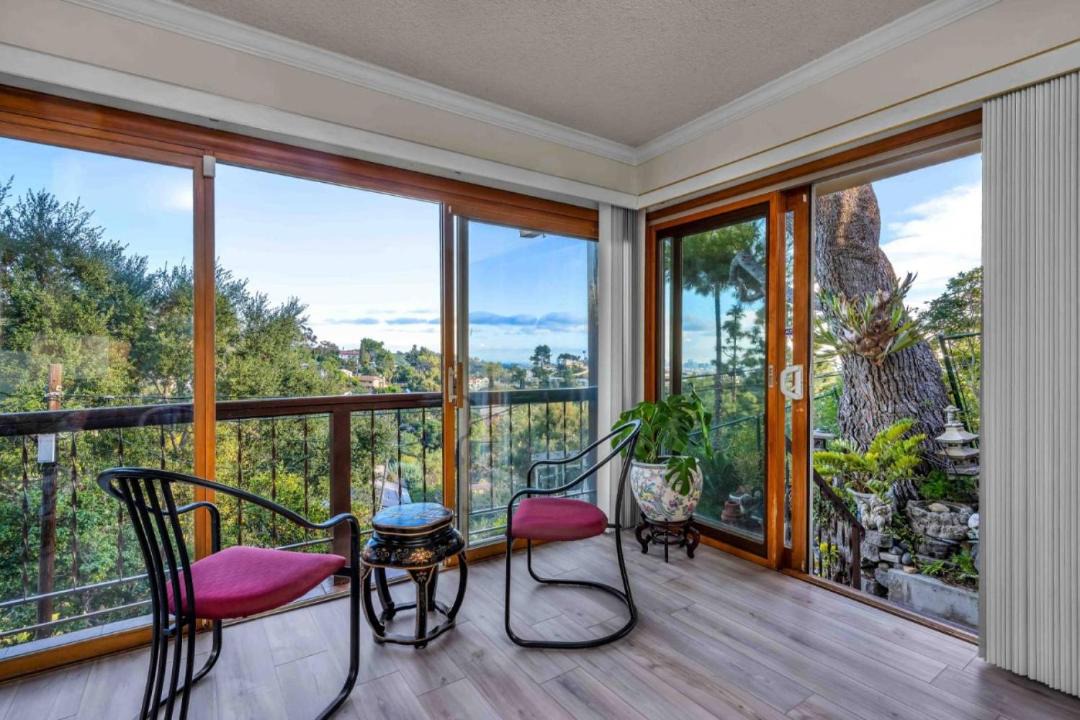 Photo of Patio Balcony in Hollywoodland