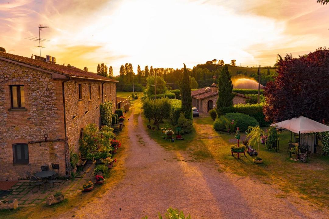 Photo of Others in Montone