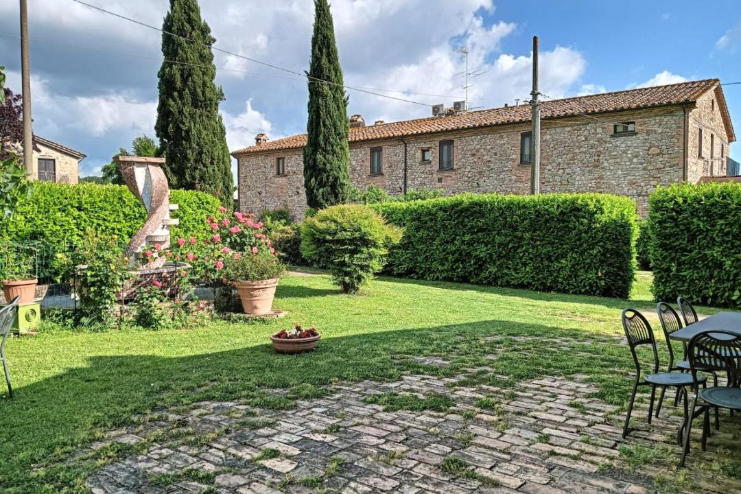 Photo of Others in Montone