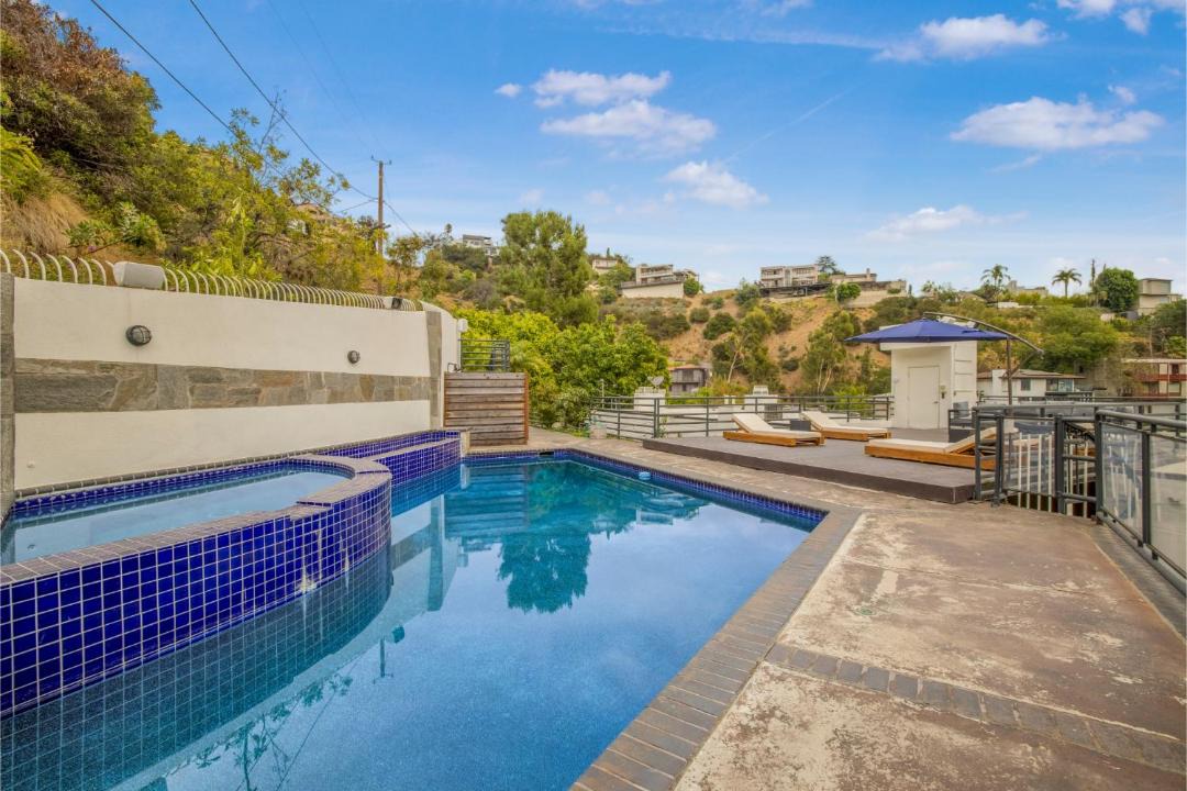 Photo of Others in Hollywood Hills West