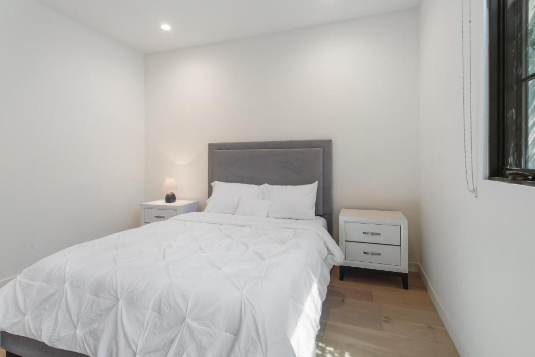 Photo of Bedroom in Mid-Wilshire