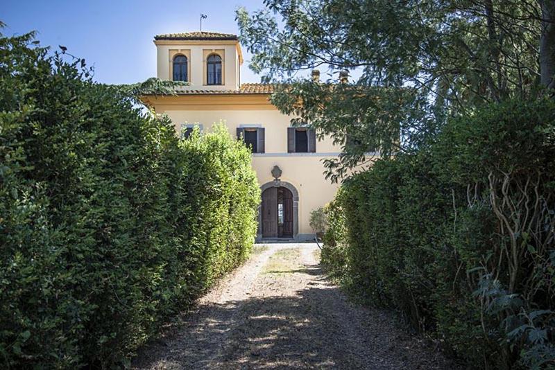 Photo of Others in Tuscania