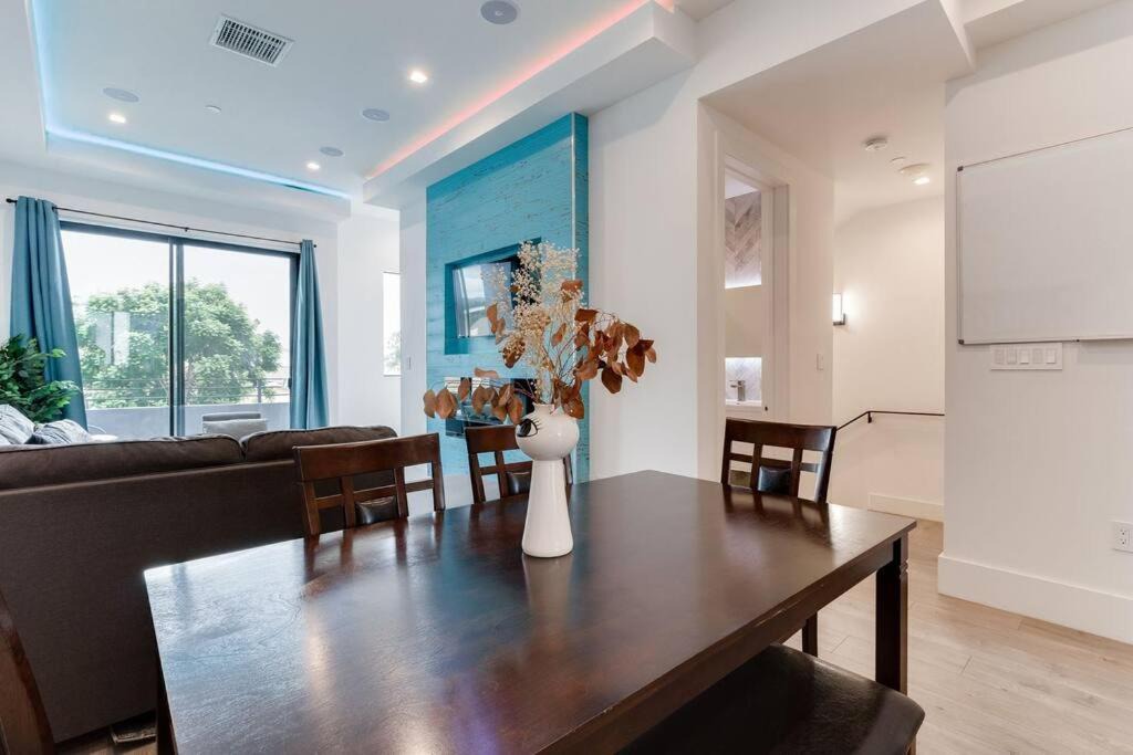 Photo of Livingroom in Mid City