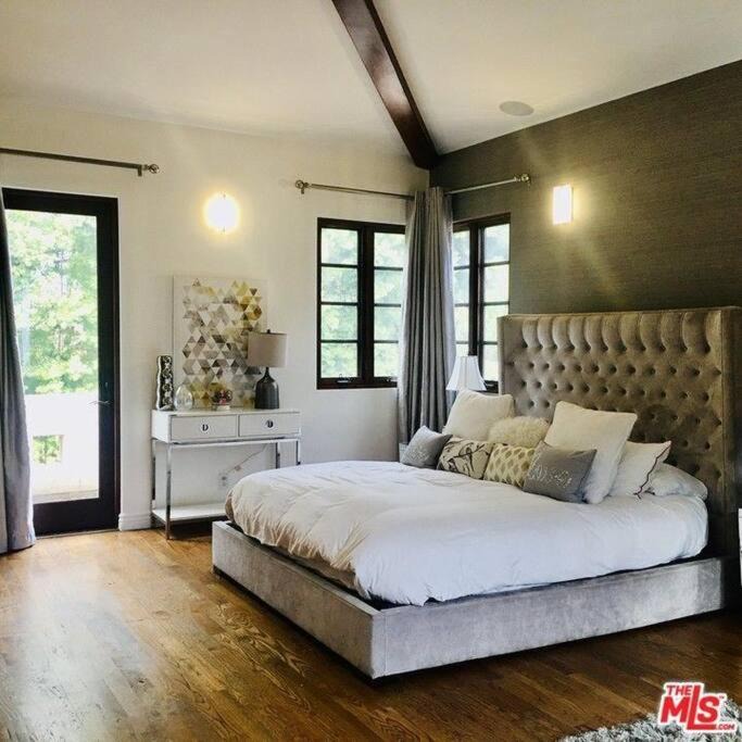 Photo of Bedroom in Hollywood Heights