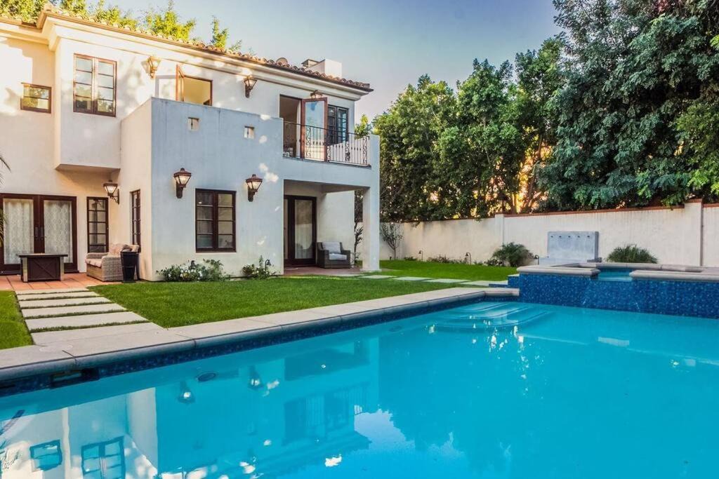 Photo of Outdoor in Hollywood Heights