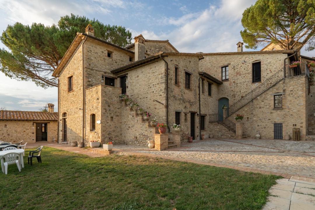 Photo of Others in Montone