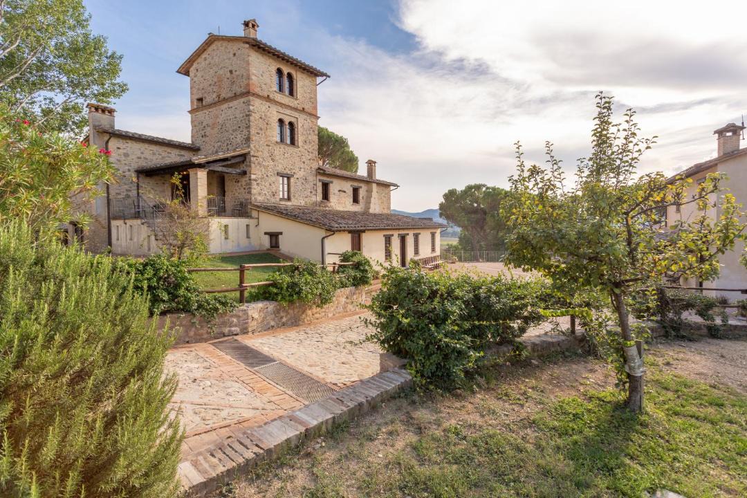 Photo of Others in Montone