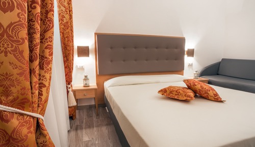 Deluxe Room, Hot Tub