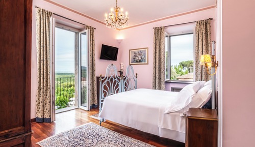 Deluxe Room, Lake View