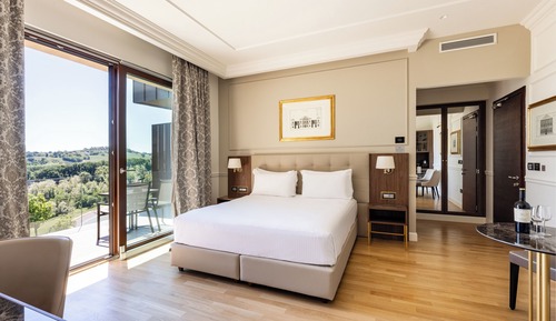 Grand Deluxe