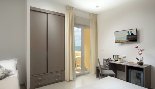 Family Room, Balcony
