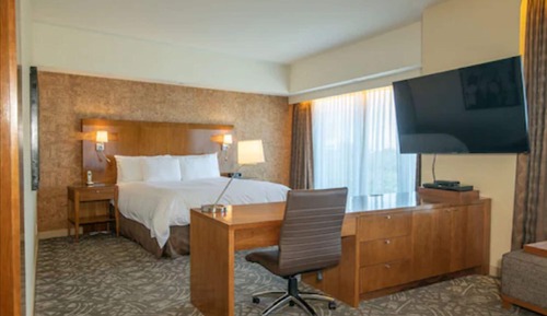 Signature Suite, 1 King Bed, Accessible, City View (ADA Accessible Suite King)