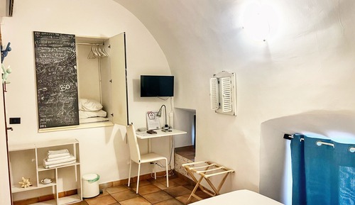 Economy Room