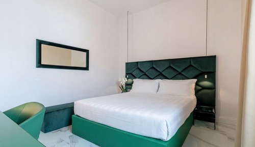 Classic Triple Room, City View