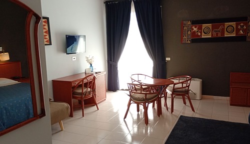 Deluxe Studio Suite, Private Bathroom, Poolside