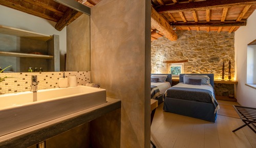 Standard Twin Room, Private Bathroom, Courtyard View (Deluxe)
