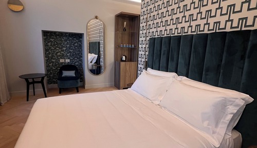 Deluxe Room, 1 Queen Bed