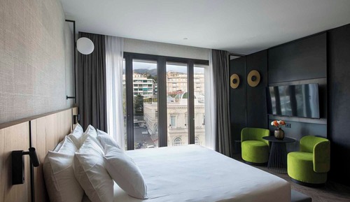 Deluxe Triple Room, City View