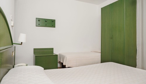 Basic Triple Room