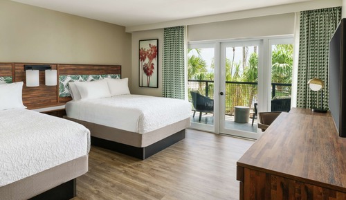 Room, 2 Queen Beds, Pool View