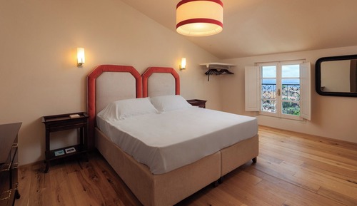 Junior Suite, Courtyard View