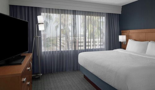 Suite, 1 Bedroom, Hearing Accessible (Roll-in Shower)