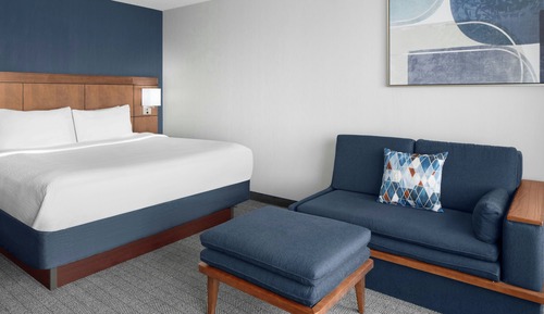 Room, 1 King Bed, Hearing Accessible (Roll-in Shower)