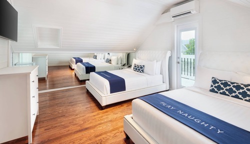 Loft, 2 Queen Beds, City View (Balcony)