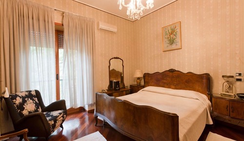 Deluxe Suite, Jetted Tub
