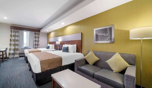 Standard Room, 2 Queen Beds, Accessible, Bathtub