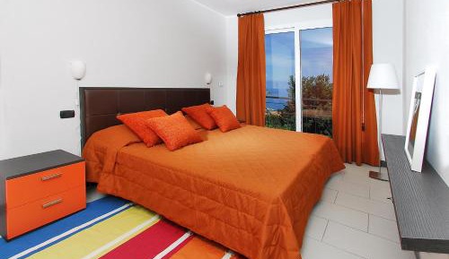 Family One-Bedroom Apartment (2 Adults + 2 Children)