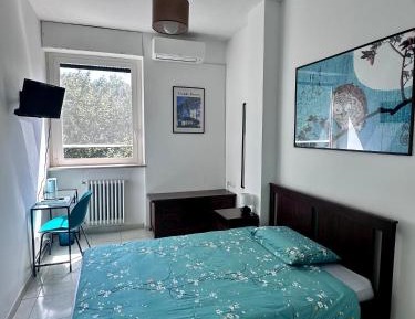 Single Room with Shared Bathroom
