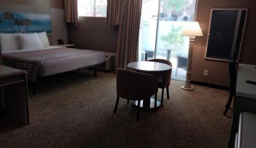 Deluxe King Suite