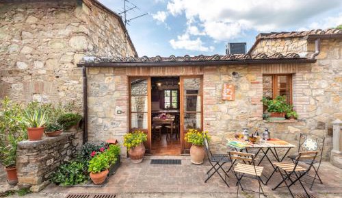 Two-Bedroom Deluxe Apartment with Garden View