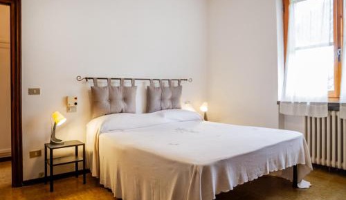 Two-Bedroom Deluxe Apartment with Garden View