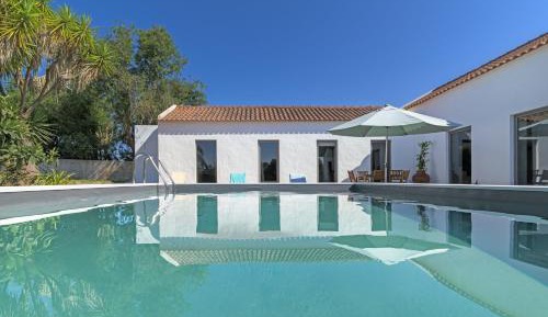 Villa with Garden View