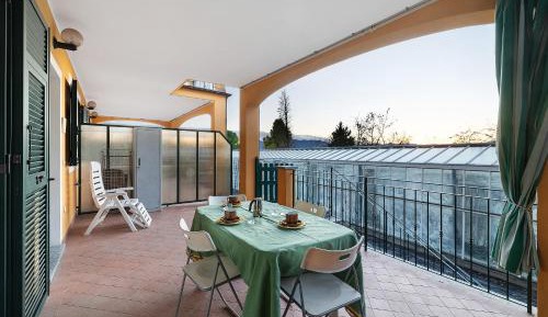 Two-Bedroom Deluxe Apartment with Garden View
