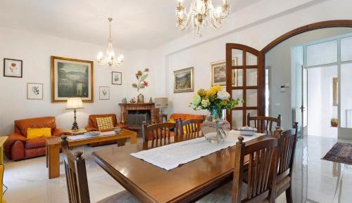 Two-Bedroom Deluxe Apartment with Balcony