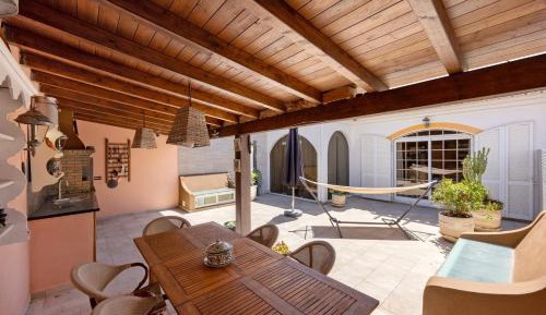 Villa with Garden View