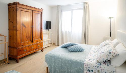 Two-Bedroom Deluxe Apartment with Garden View