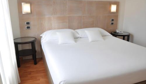 Economy Queen Room