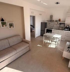Deluxe One-Bedroom Apartment