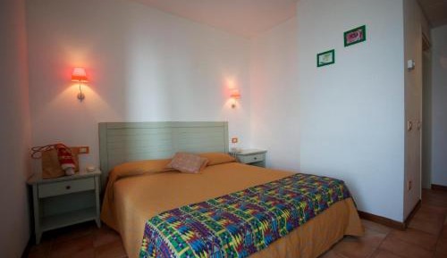 Deluxe Double Room with Side Sea View