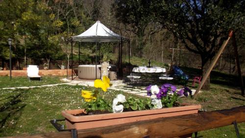 Deluxe One-Bedroom Apartment with Garden View