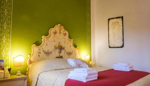 Deluxe One-Bedroom Apartment