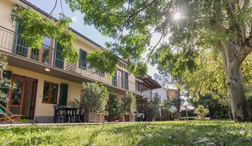 One-Bedroom Apartment with Garden